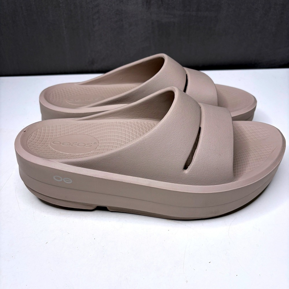 OOFOS OOmega OOahh Slide Sandals Womens 9 Latte Taupe Recovery Comfort